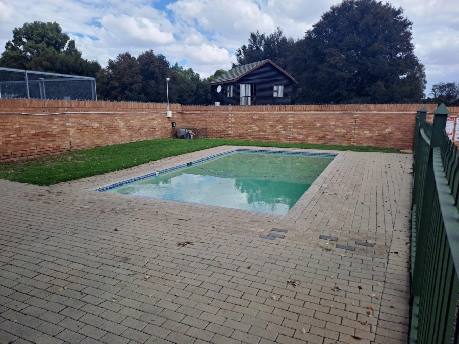 2 Bedroom Property for Sale in Langenhovenpark Free State